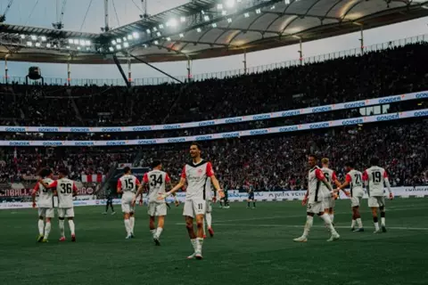  خطوة جديدة نحو أبطال أوروبا... فرانكفورت يكتسح لايبزيج في الدوري الألماني